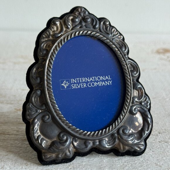 Vintage Ornate Silver Plated Oval Photo Frame with Stand - Picture 1 of 11